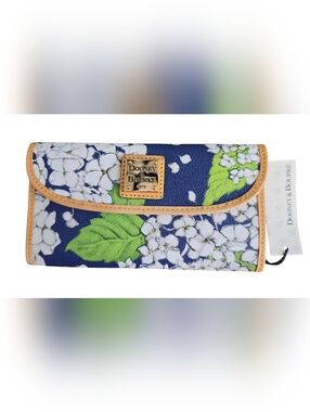 NWT Dooney & Bourke Hydrangea Continental Clutch Wallet in white/marine 4T507